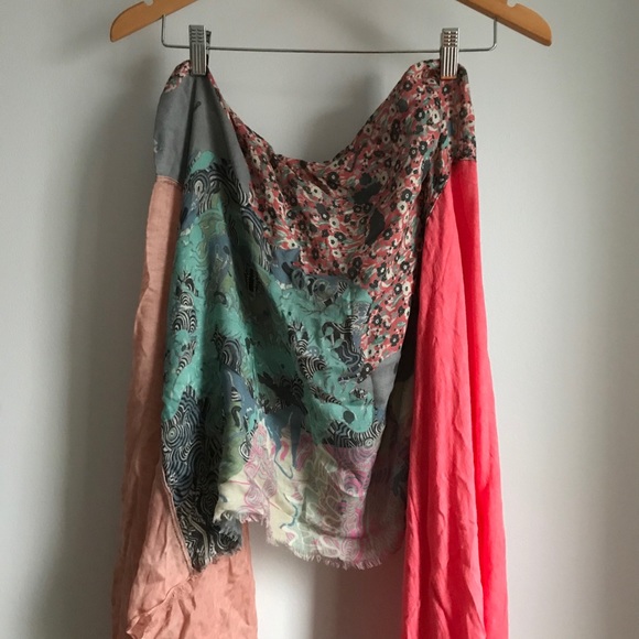 ✨3 for 15✨ Colourful Light and Airy Scarf - Picture 4 of 9